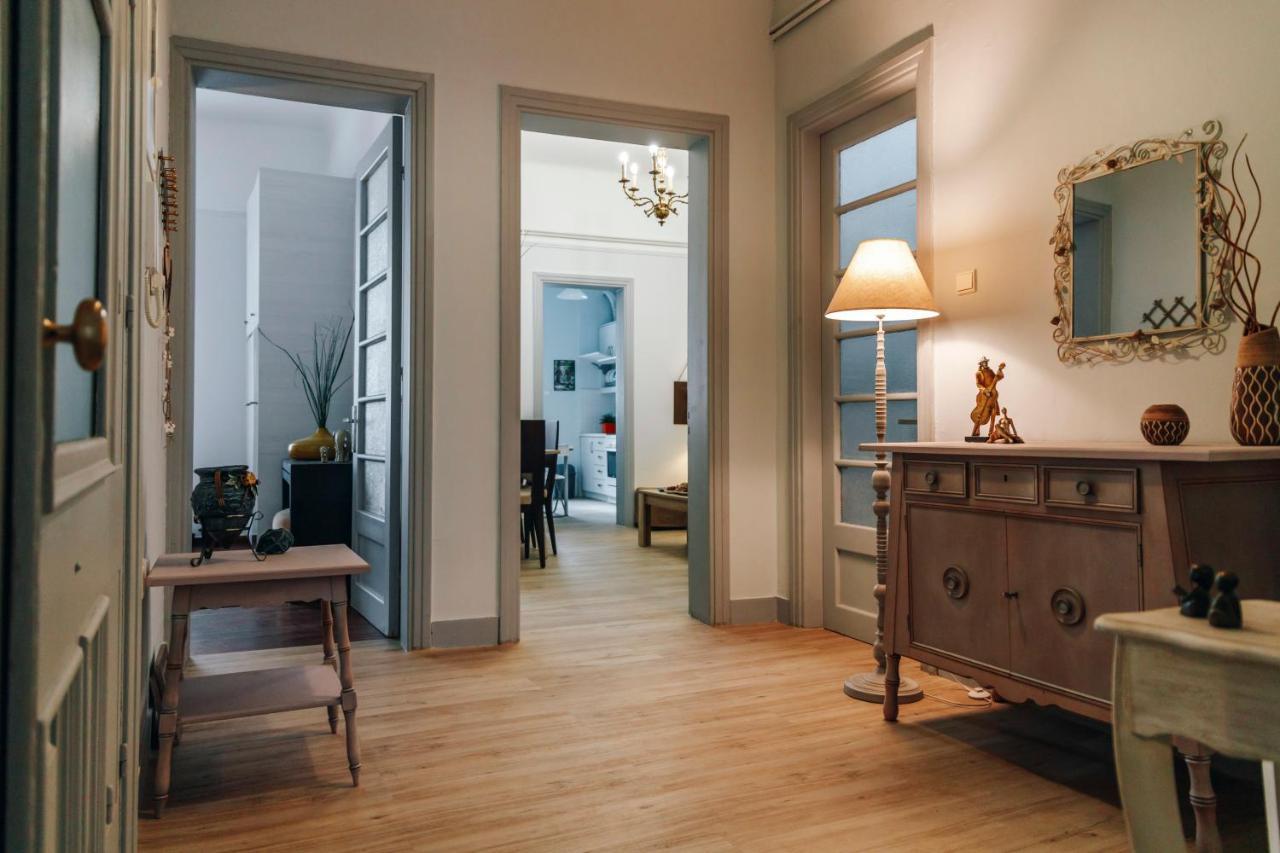 Monastiraki-Psiri, Old Town, 3-Bdr Apt, Sleep 6-10P, Spacious Court Yard Athén Kültér fotó