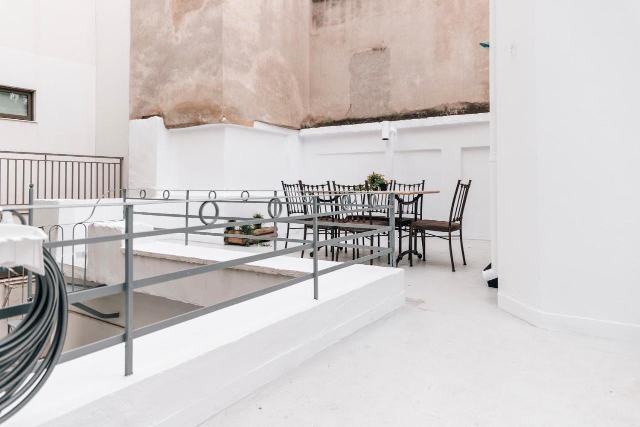 Monastiraki-Psiri, Old Town, 3-Bdr Apt, Sleep 6-10P, Spacious Court Yard Athén Kültér fotó