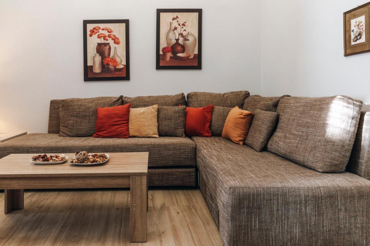 Monastiraki-Psiri, Old Town, 3-Bdr Apt, Sleep 6-10P, Spacious Court Yard Athén Kültér fotó