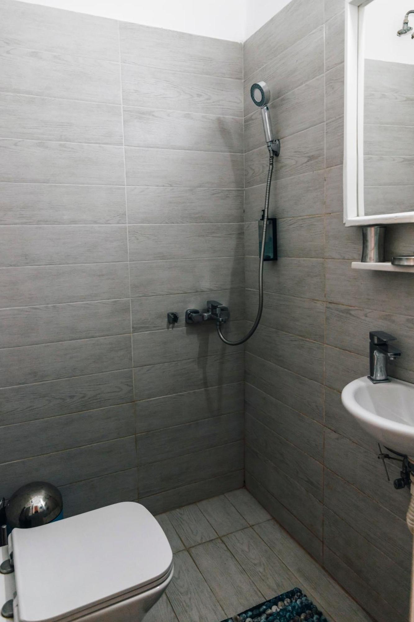 Monastiraki-Psiri, Old Town, 3-Bdr Apt, Sleep 6-10P, Spacious Court Yard Athén Kültér fotó