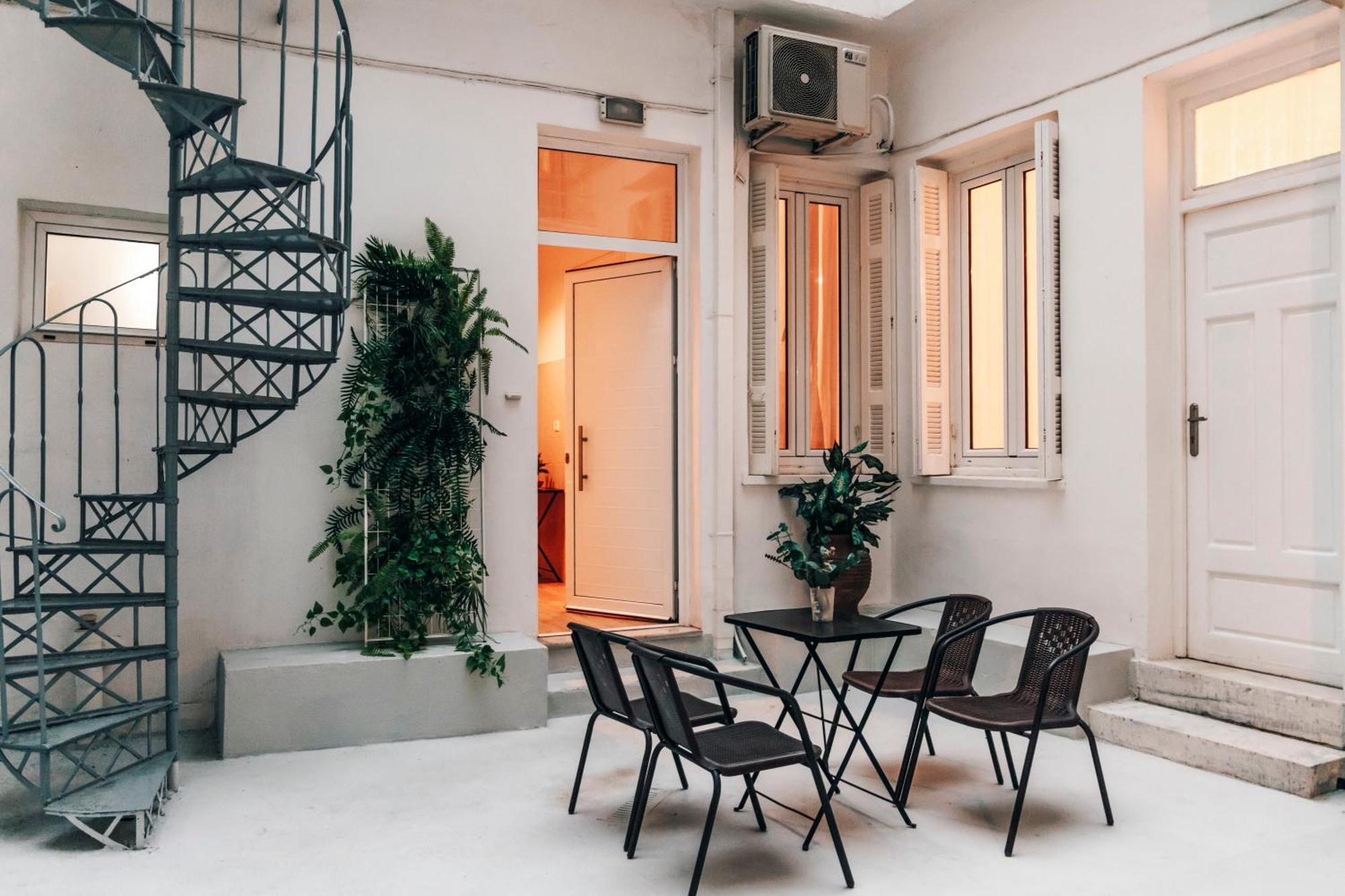 Monastiraki-Psiri, Old Town, 3-Bdr Apt, Sleep 6-10P, Spacious Court Yard Athén Kültér fotó